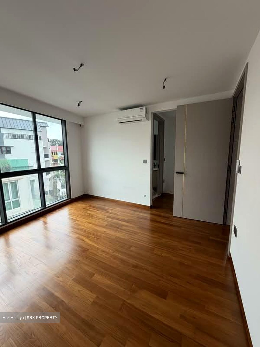 Simon Lane (D19), Terrace #561166111